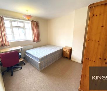 4 bedroom semi-detached house to rent - Photo 6