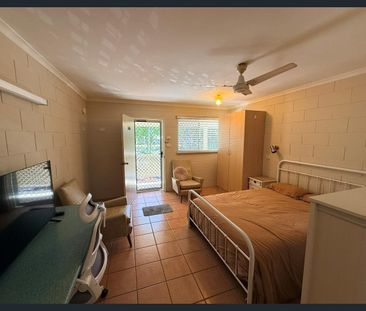 Fully Furnished Studio Living - Photo 2