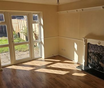 2 bedroom terraced house to rent - Photo 2