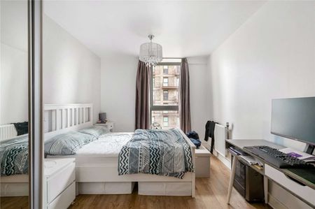 Spacious two bedroom, two bathroom apartment providing luxury living accommodation. - Photo 2