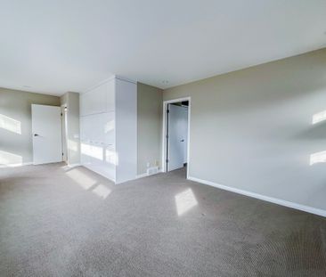 Spacious Family Home With Hot Tub And Fire Pit In St. Andrews Heights! - Photo 3