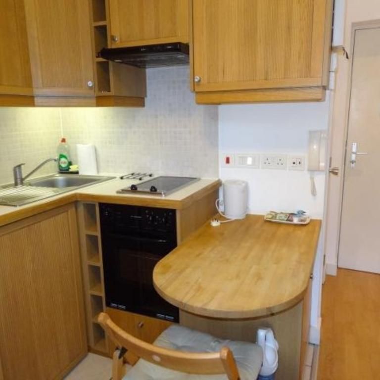 Studio to rent - Photo 1