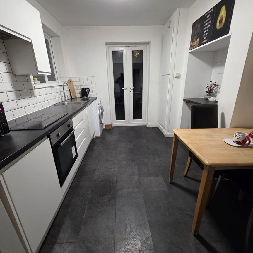 Room in a Shared House, Bolton Road, NW10 - Photo 1