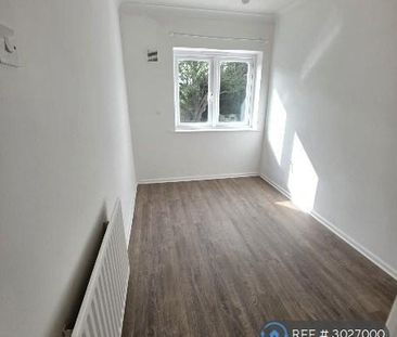 3 bedroom end of terrace house to rent - Photo 3