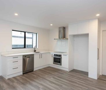 Spacious 2 Bedroom Townhouse! - Photo 3