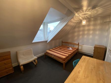 1 bedroom in a house share to rent - Photo 3