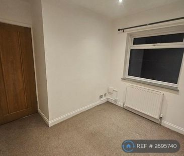 1 bedroom in a flat share to rent - Photo 4