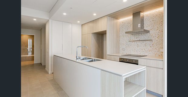 Sophisticated ultra-modern apartment with spectacular city views - Photo 1