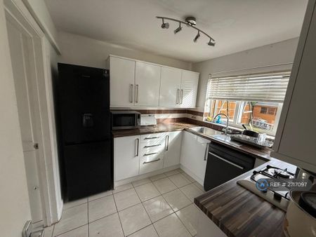 1 bedroom in a house share to rent - Photo 5