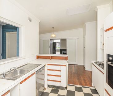 Retro Brick 60's home - Photo 6