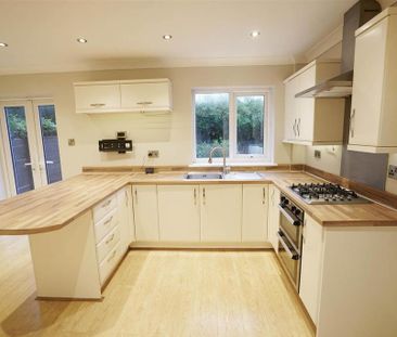 2 bedroom semi-detached house to rent - Photo 3