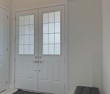 For Lease - 12 Sikura Circle, Aurora, Ontario - Photo 4