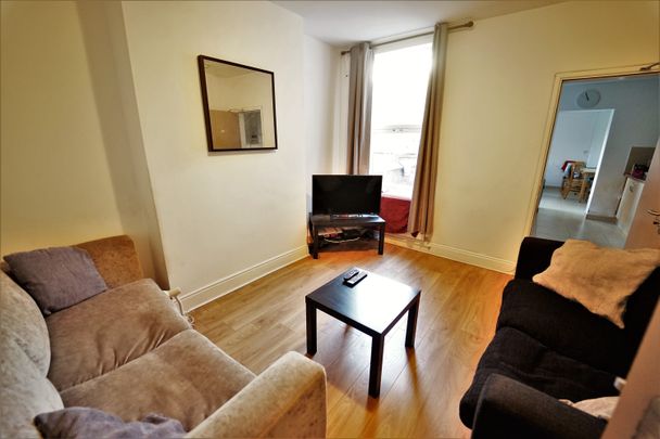 90 Rothesay Avenue, NG7 1PW, NOTTINGHAM - Photo 1