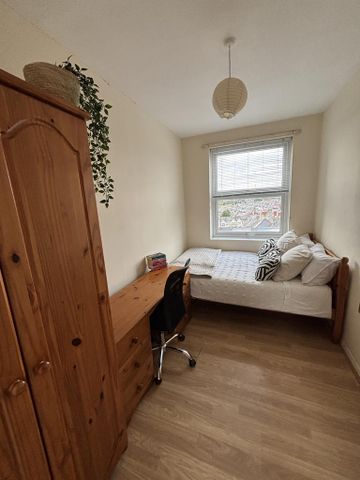 4 bedroom apartment to rent - Photo 4