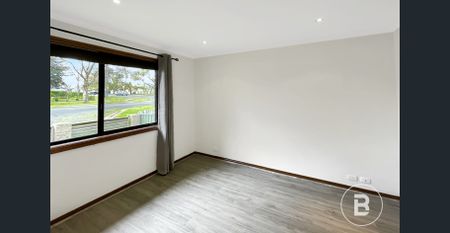 WELL KEPT THREE BEDROOM HOME IN PRIME LOCATION - Photo 5