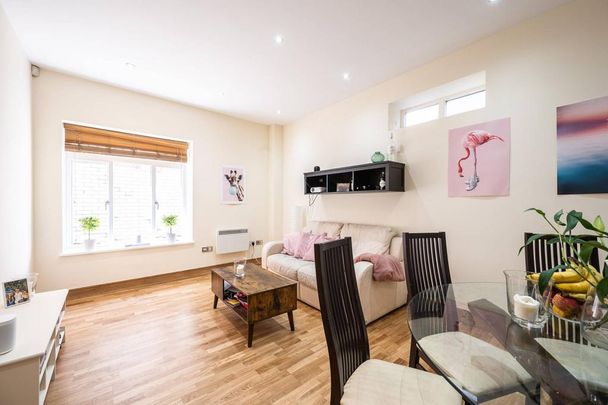 2 bedroom flat to rent - Photo 1