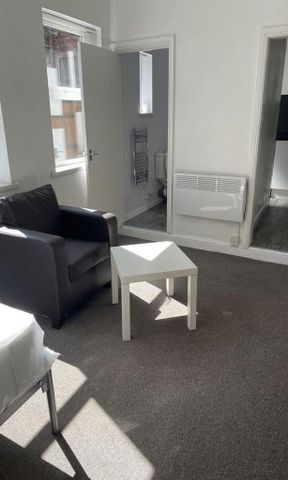 Studio to rent - Photo 2