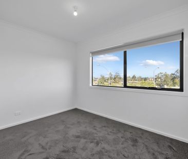 204 Henry Road Pakenham VIC - Photo 2