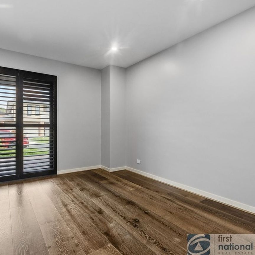 Spacious 7-Bedroom Double Storey Family Home - Perfect for Large Families - Photo 1