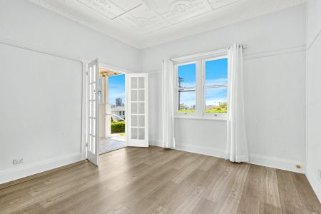 Renovated with character and class - Photo 2