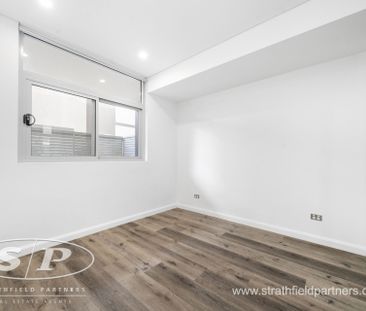 Luxury 1 Bedroom Apartment - Photo 3