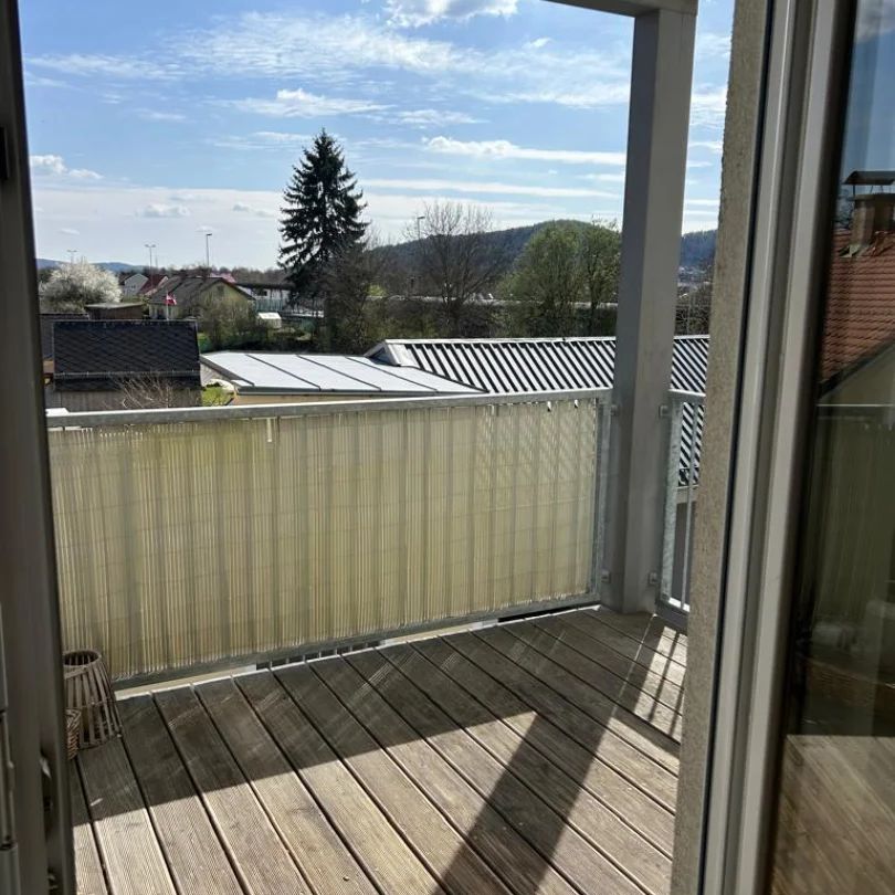 Zentrale Mietwohnung mit Balkon ab sofort! - Photo 1