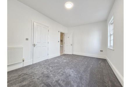 4 bedroom terraced house to rent - Photo 3