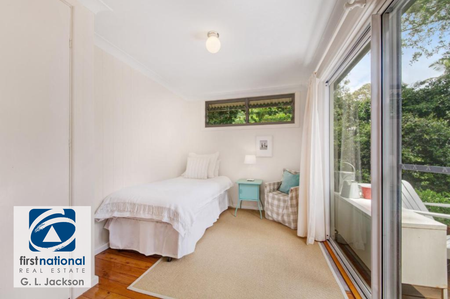 FULLY FURNISHED - Renovated 3-bedroom Hampton’s style cottage on 1/2 an acre: Pearl Beach - Photo 5