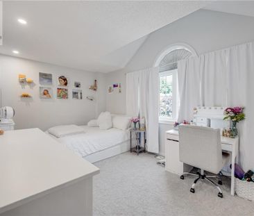 24 SEGWUN Road, Waterdown, Ontario, L8B0K2 - Photo 3