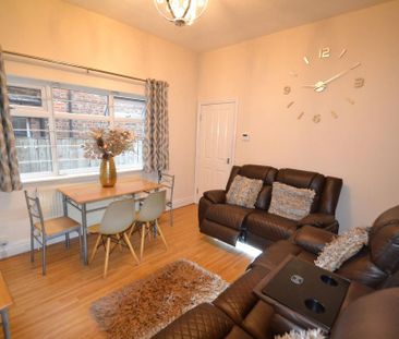 1 bedroom in a house share to rent - Photo 2