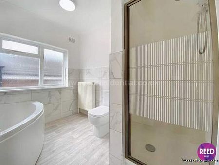 2 bedroom property to rent in Leigh On Sea - Photo 3