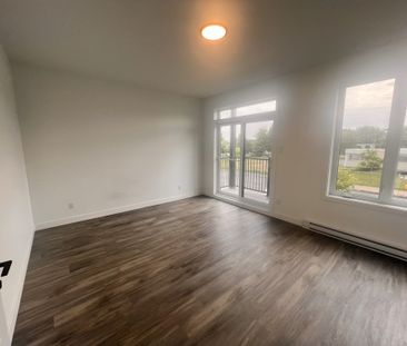 Grand 4 ½ à Louer à Farnham, 2 Stat - Photo 2