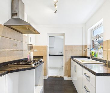 2 bedroom semi-detached house to rent - Photo 3