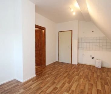 Schön aufgeteilte 2-Zimmer-Dachgeschosswohnung mit Wohnküche in Loh... - Foto 1