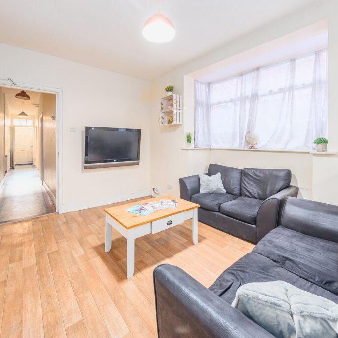 6 bedroom terraced house to rent - Photo 1