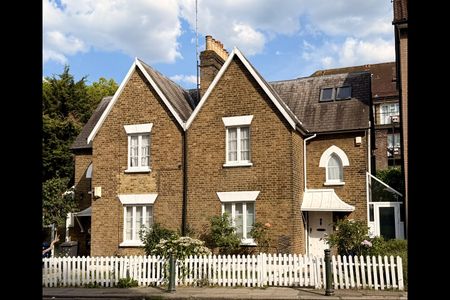 3 Bed Semi-Detached House, Highfield Road, NW11 - Photo 4
