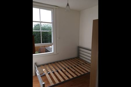 3 Bed Flat, Leytonstone, E11 - Photo 5