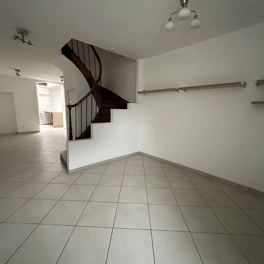 Location Maison 7 pièces 146 m2 à Saint-Quentin - Photo 1