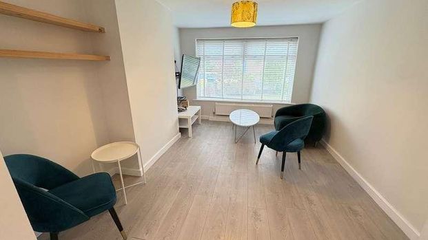 St. Anns Close, Leeds, LS4 - Photo 1