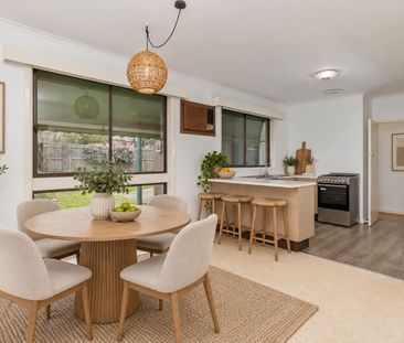 Comfortable Three-Bedroom Home in a Convenient Kew East Location - Photo 2