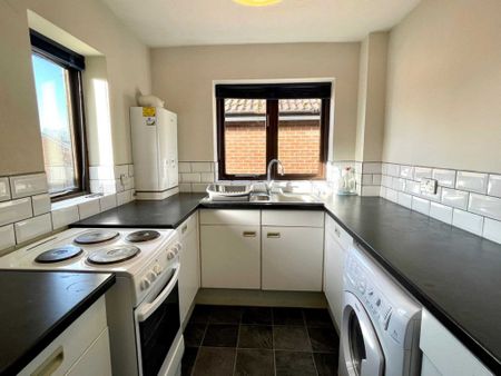 1 bed Flat for rent - Photo 2