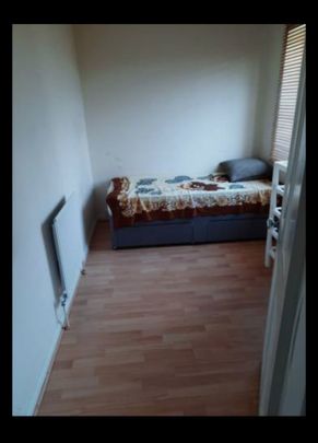 Room in a Shared House, London, SE6 - Photo 1