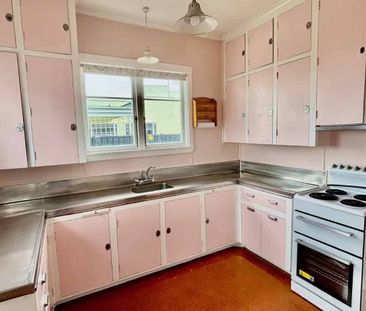 Retro Original Condition - 3 Bedroom - Photo 2