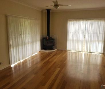 Spacious Family Home with Land - Photo 2