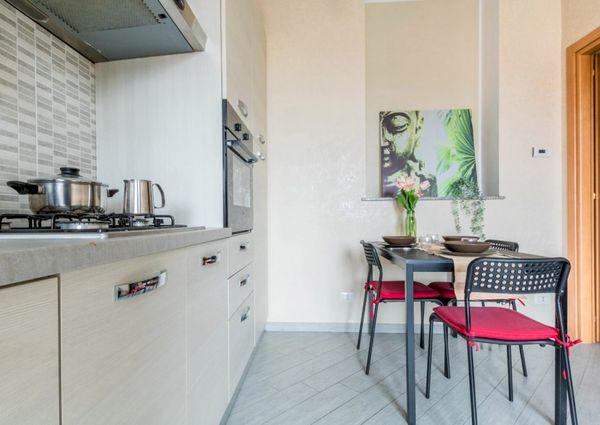 Intimate and nice single room in Via Pezzotti