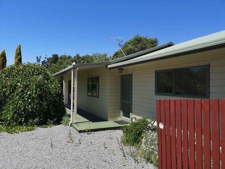 2 Bedroom House in Peaceful Leithfield Village - Photo 4