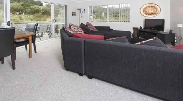 Ready to move in, lovely large home - Photo 1