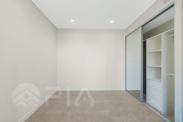 Modern 1 bedroom apartment close to amenities for lease - Photo 1