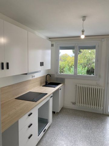 Location Appartement 4 pièces 79m² SETE 34200 - Photo 5