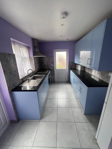 2 Bed Terraced House, Abbots Road, E6 - Photo 5